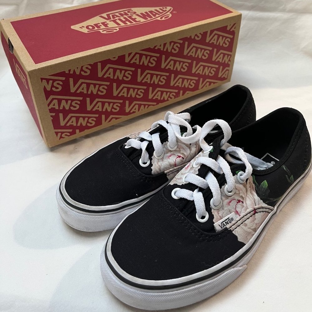 Vans Authentic Winter Floral Shoe Women’s Size 5.5, Men Size 4